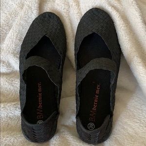 BERNIE MEV. NWOT SIZE 39